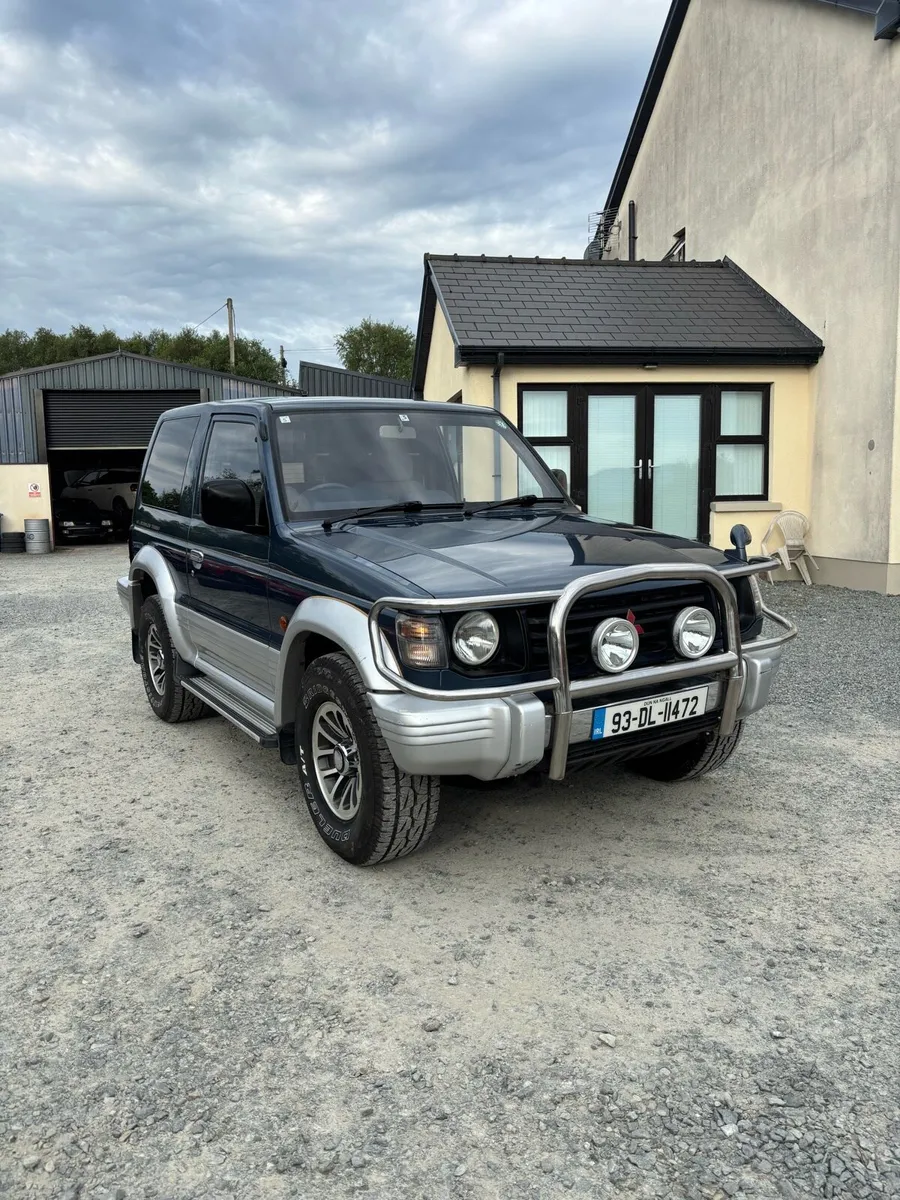 Mitsubishi Pajero 2.5TD low km - Image 1