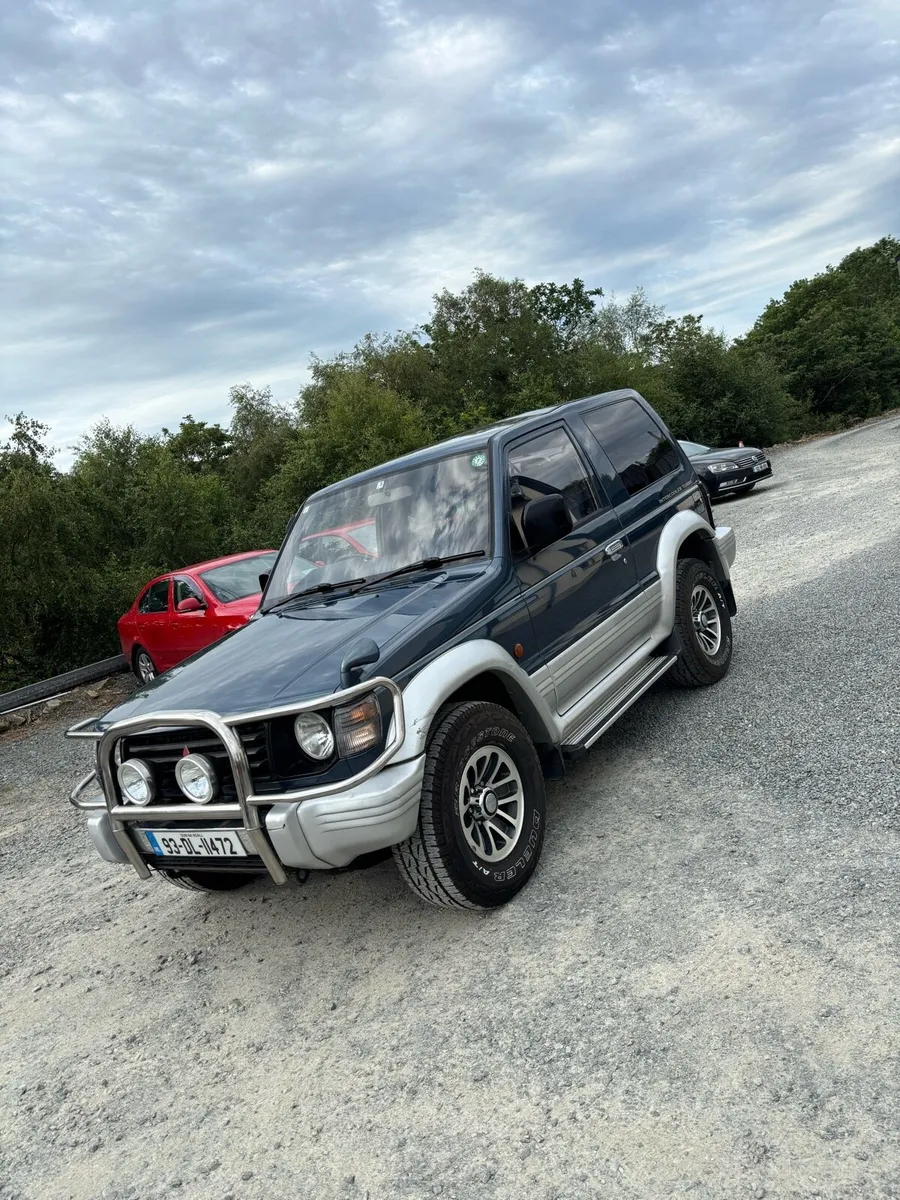 Mitsubishi Pajero 2.5TD low km - Image 2