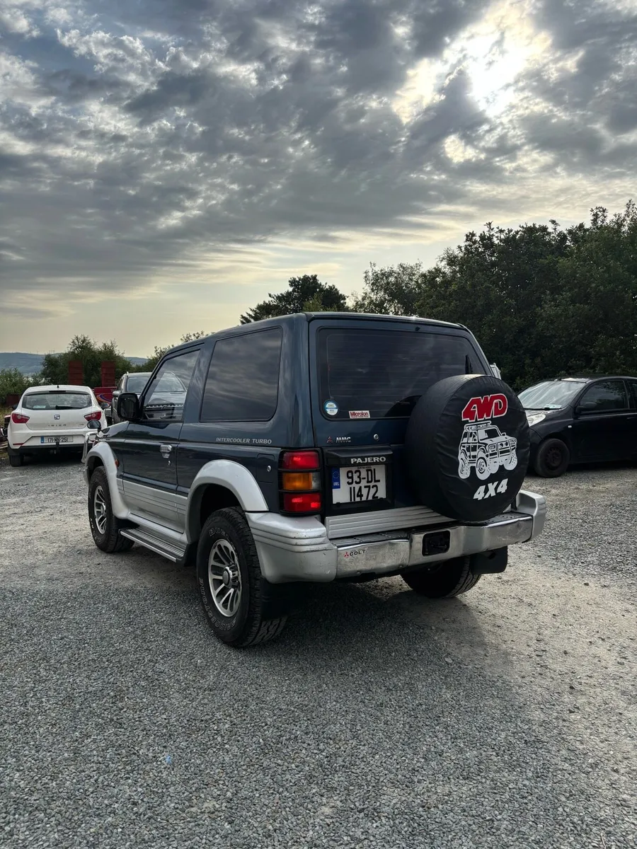 Mitsubishi Pajero 2.5TD low km - Image 3
