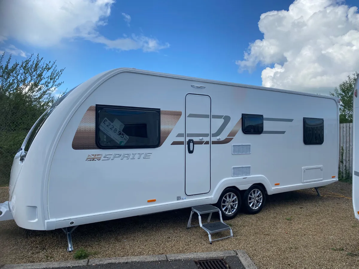 2021 SWIFT FB QUATTRO 6/7 BERTH TOURING CARAVAN - Image 3