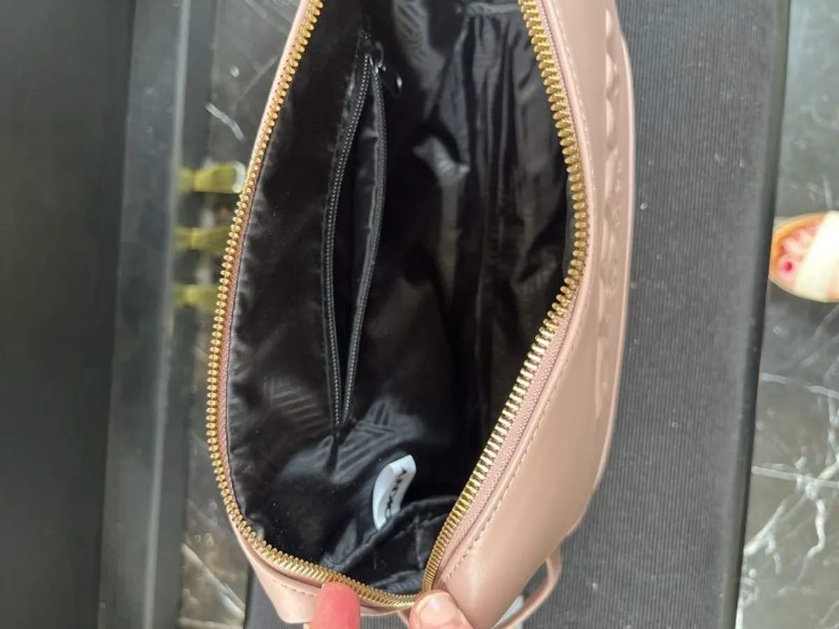 DKNY large loaf make up bag - Image 2