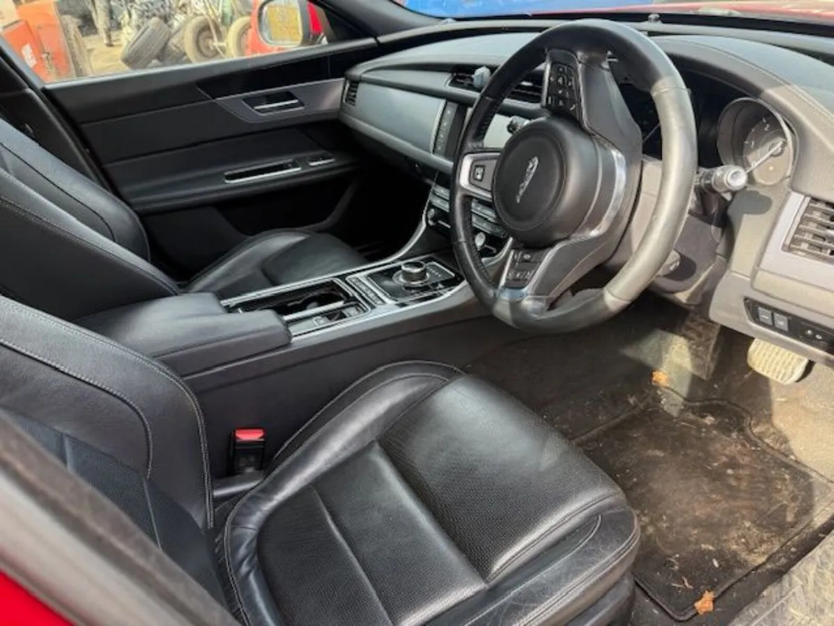 2017 JAGUAR XF 2.0L-D - Image 4