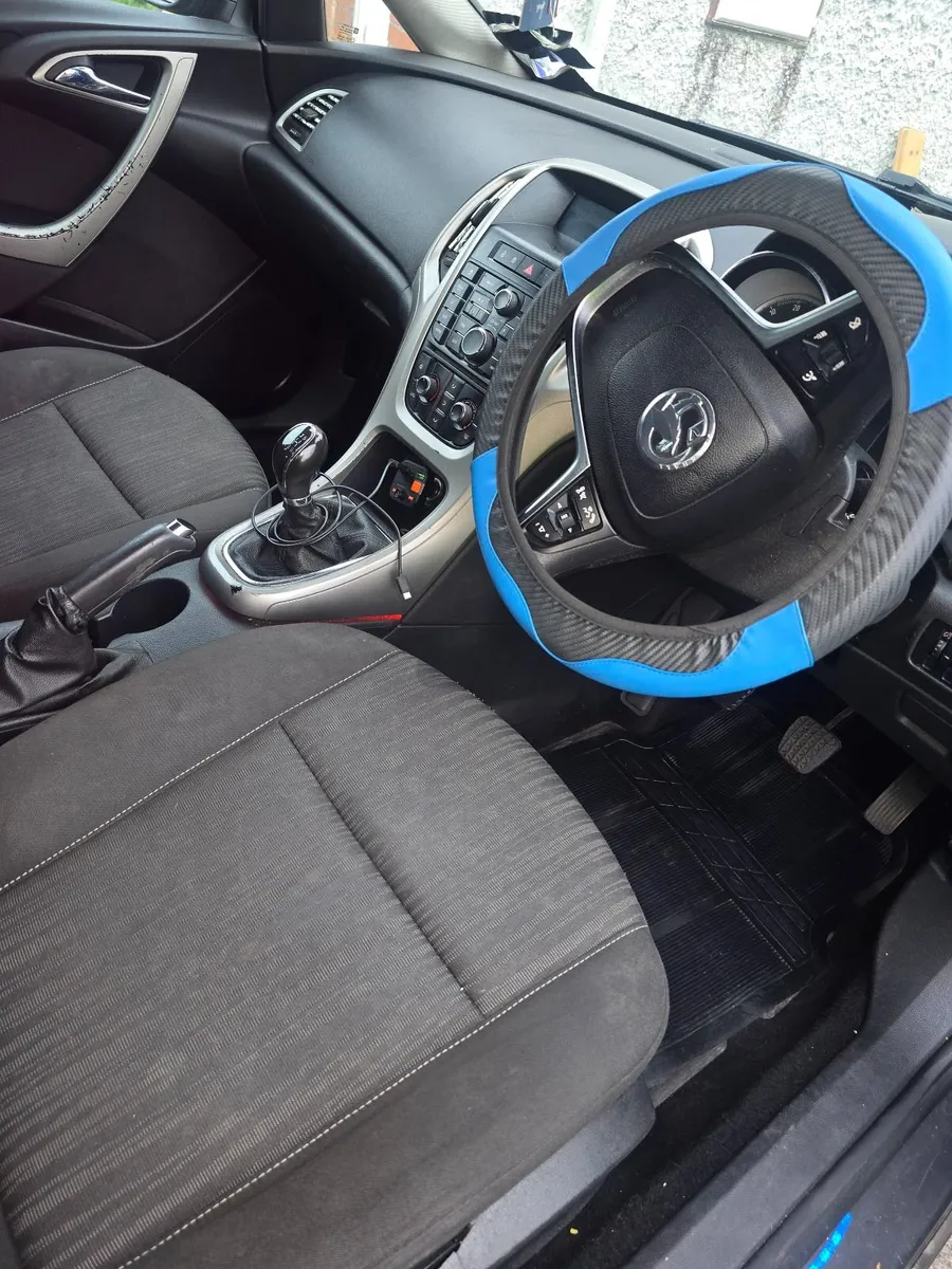 Vauxhall Astra 2012 - Image 2