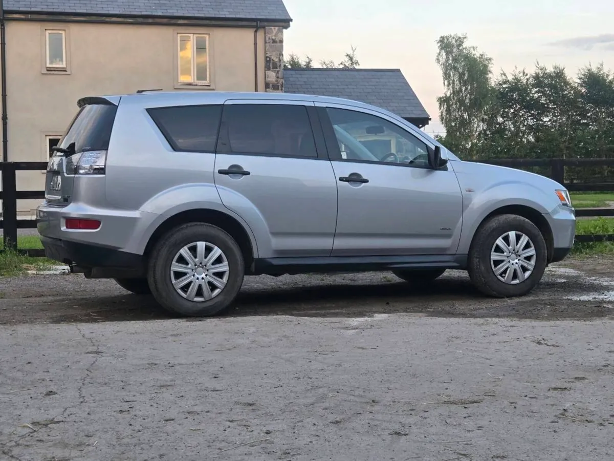 Mitsubishi Outlander 2012 - Image 2