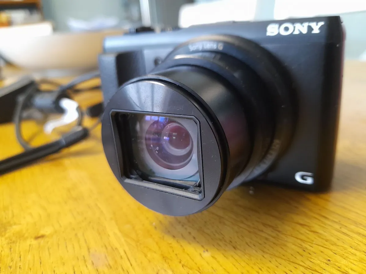 Sony Cybershot DSC - HX50 - Image 2