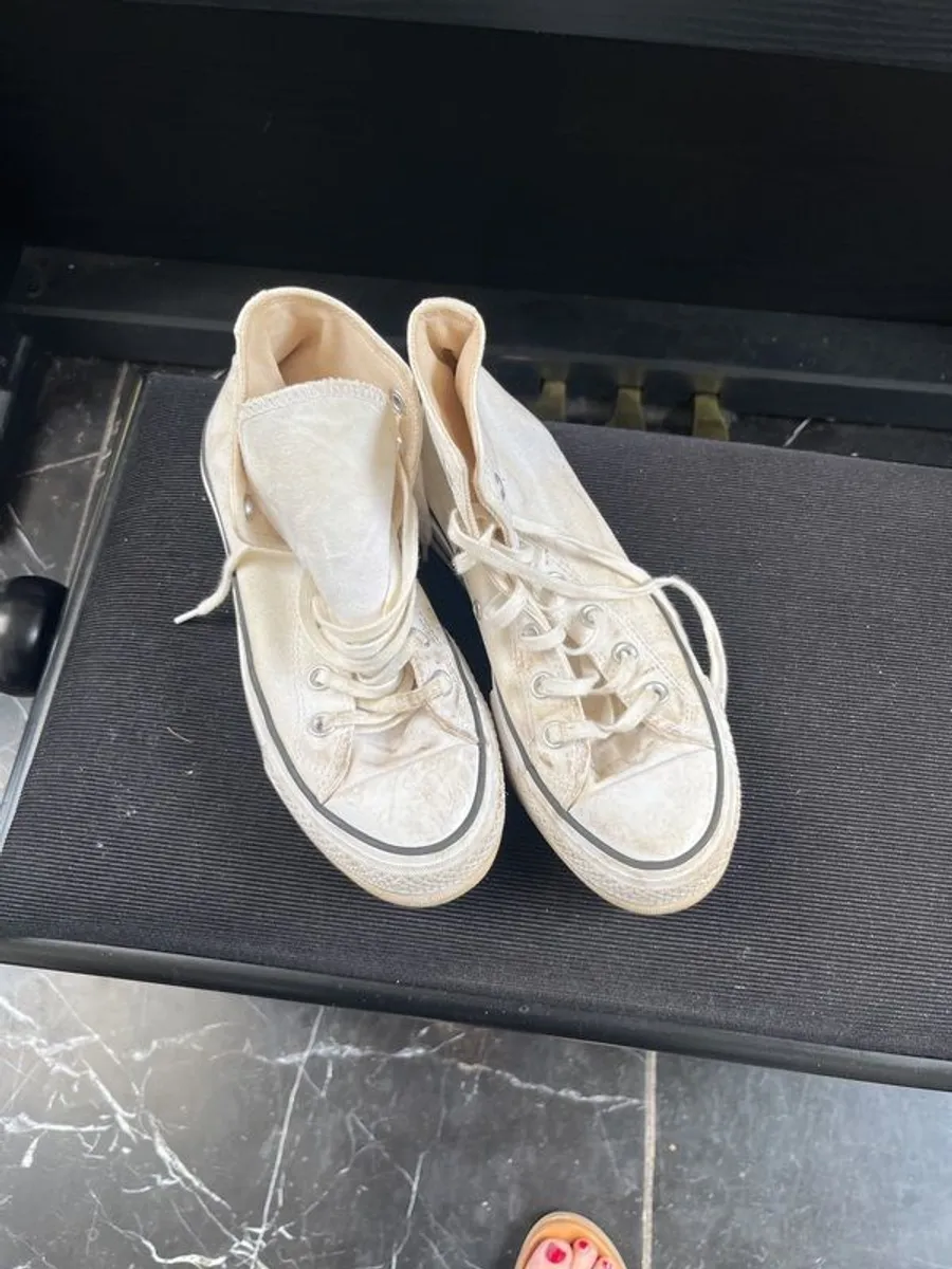 converse - Image 1