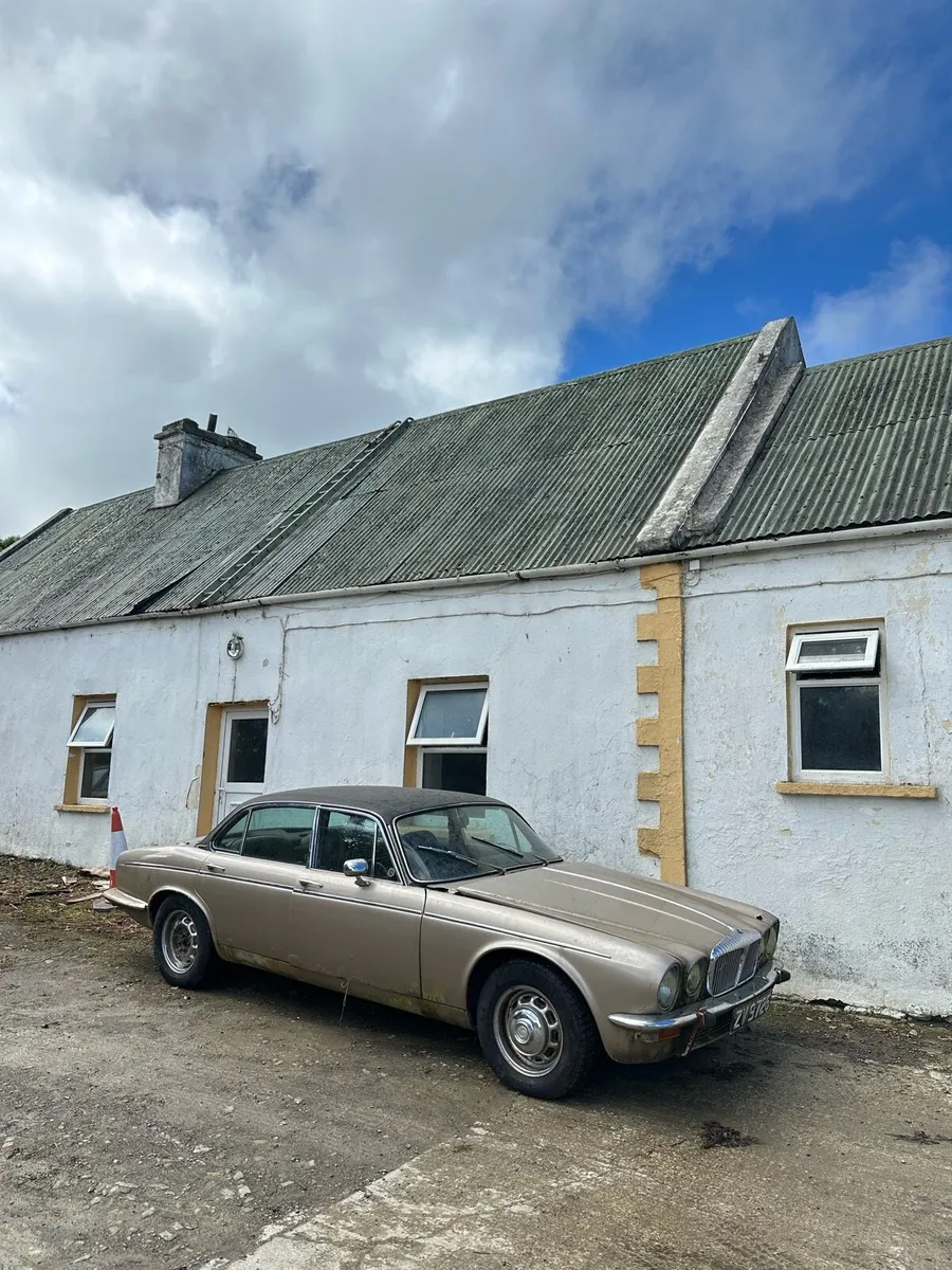 1976 Jaguar Daimler xj6 - Image 1