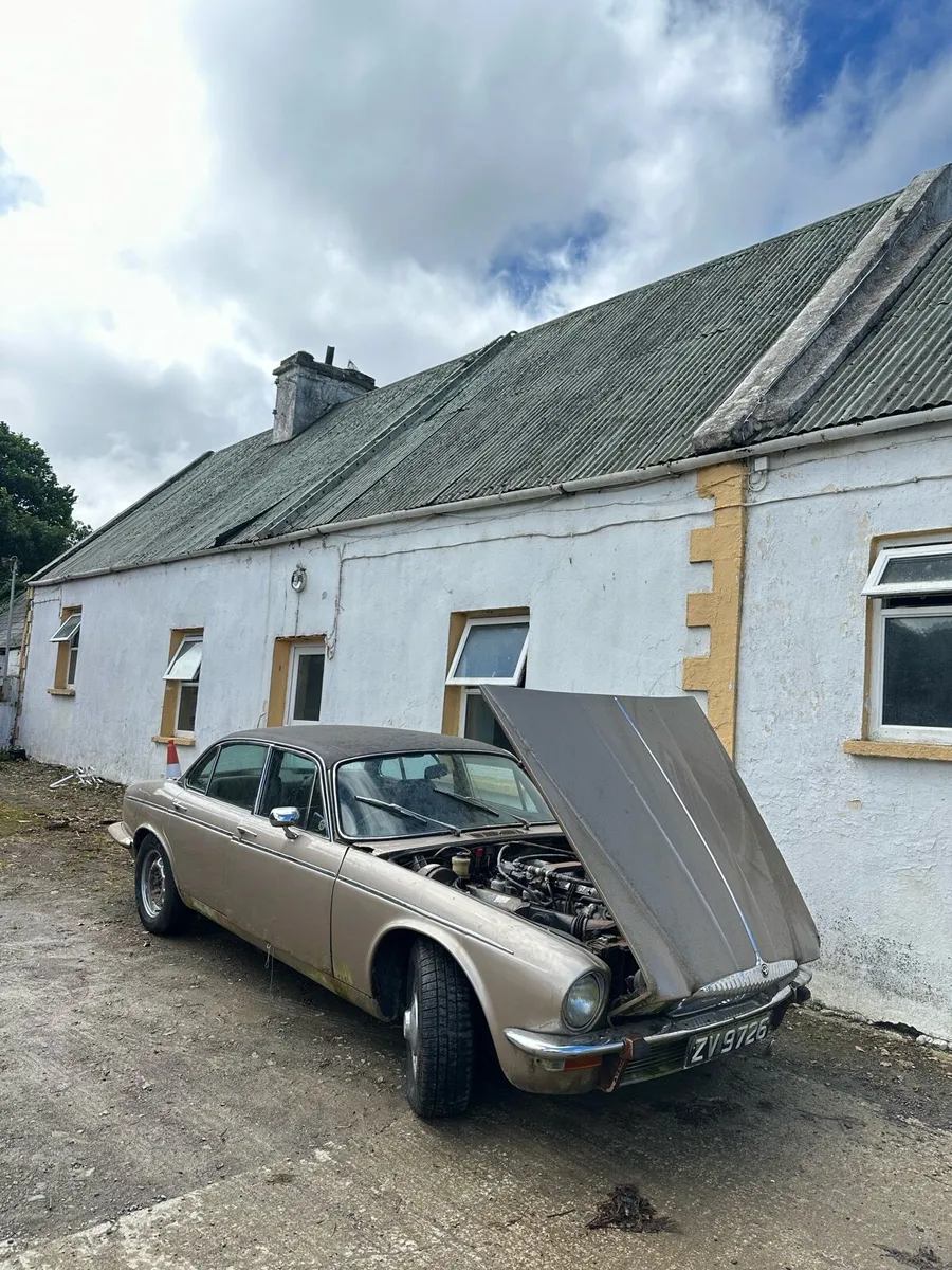 1976 Jaguar Daimler xj6 - Image 2