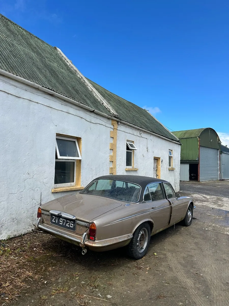 1976 Jaguar Daimler xj6 - Image 4