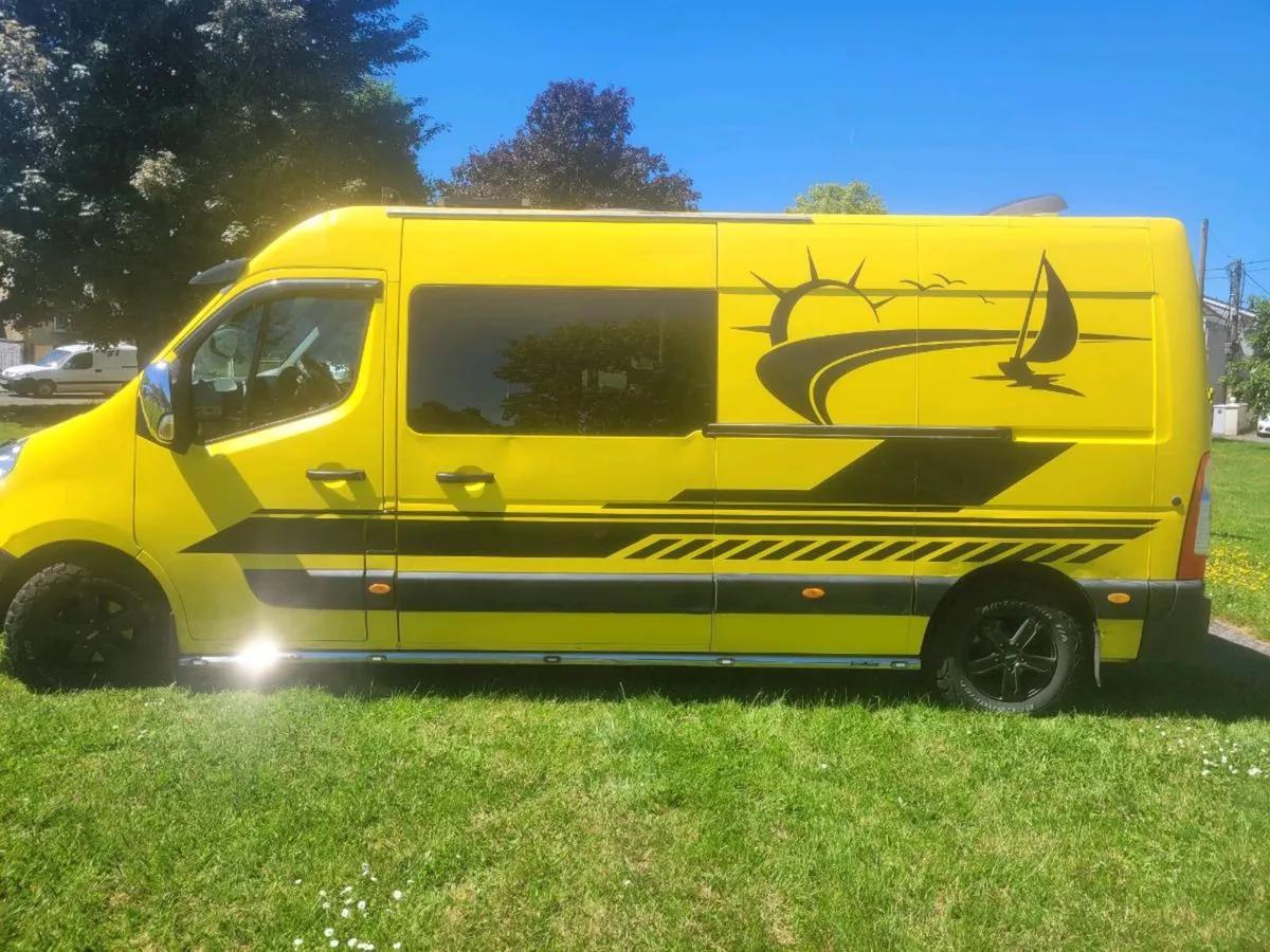 171 Renault Master 4 berth campervan - Image 2