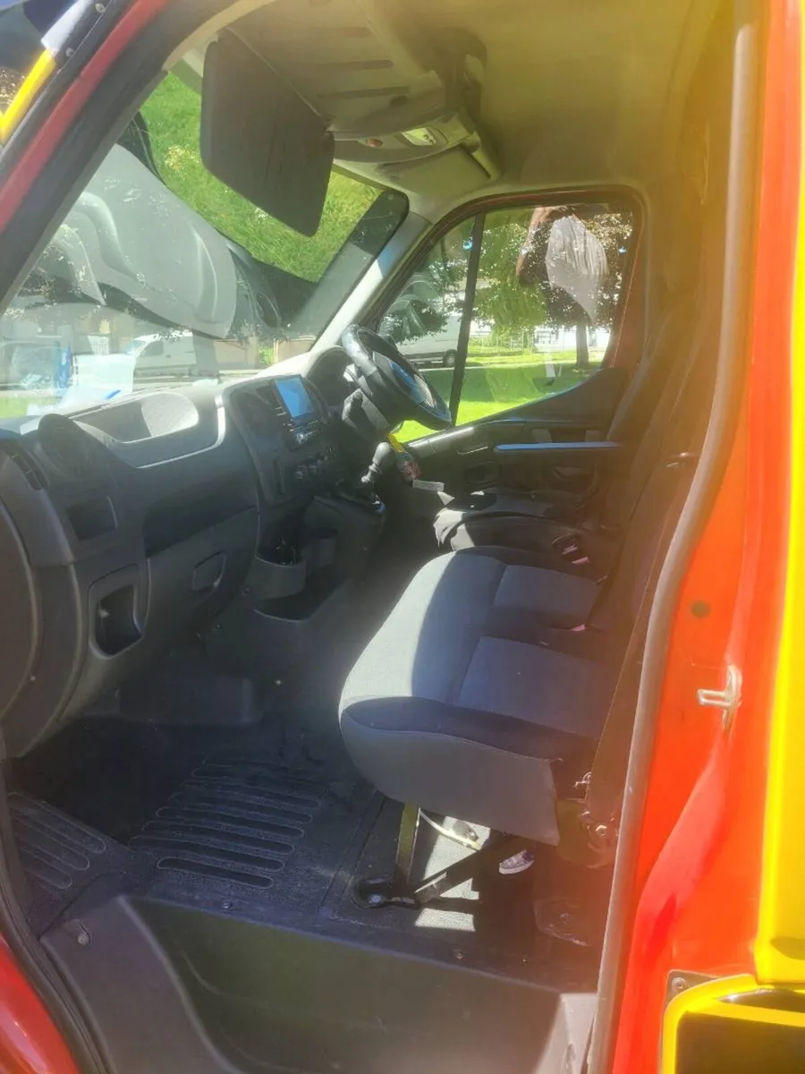 171 Renault Master 4 berth campervan - Image 4