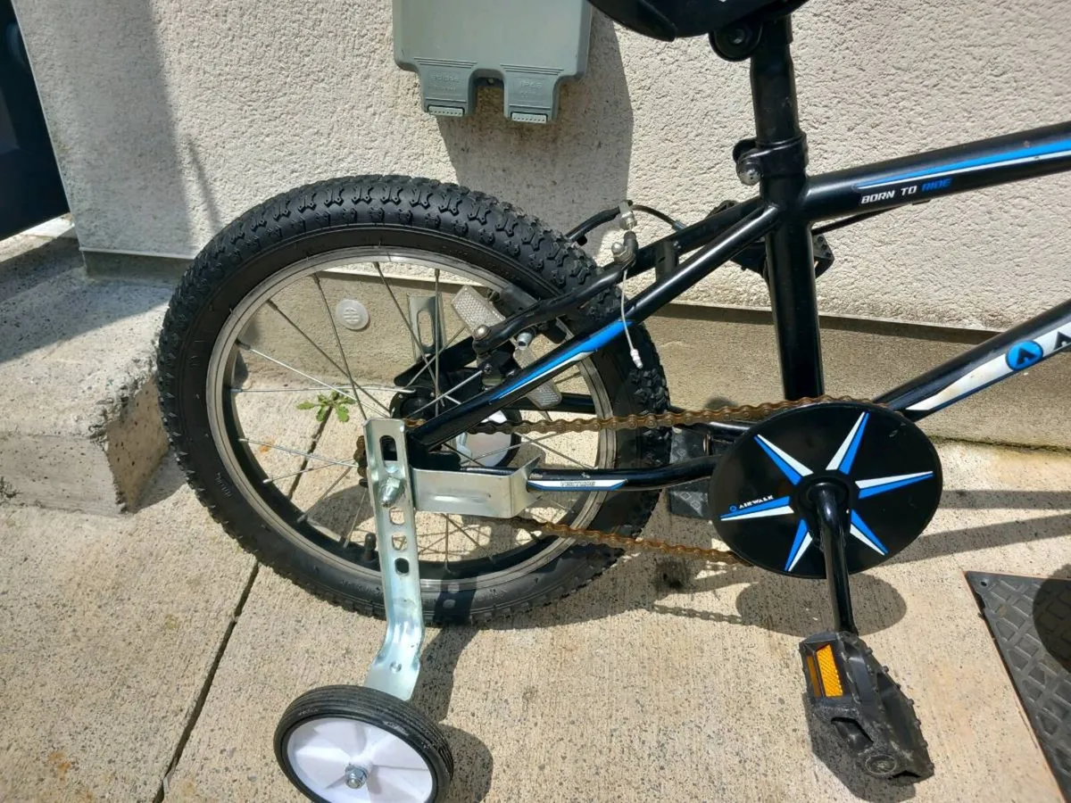 Airwalk Kids bike size 16 inch wheels - Image 3