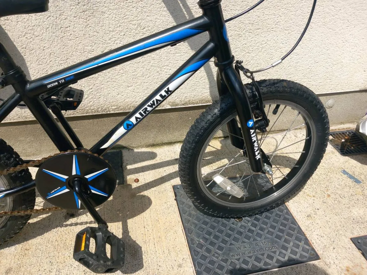 Airwalk Kids bike size 16 inch wheels - Image 4