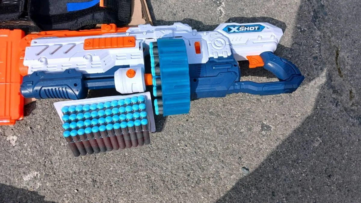 Nerf guns with accessories - Image 2