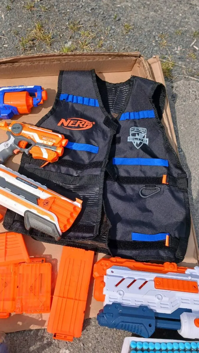 Nerf guns with accessories - Image 3