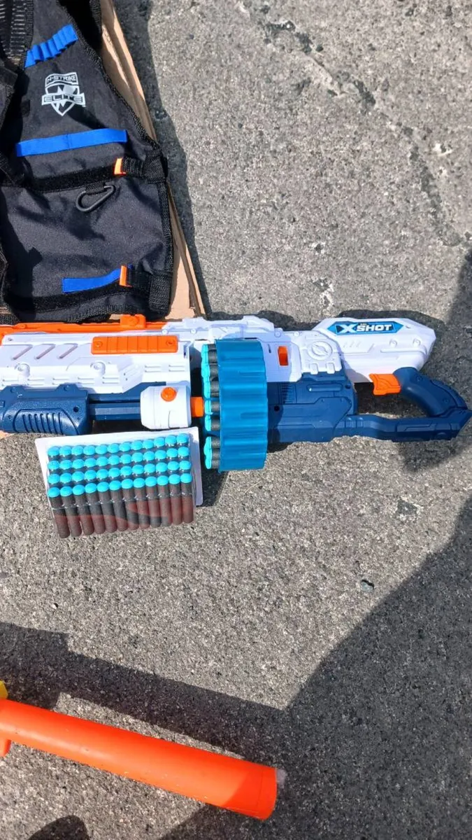 Nerf guns with accessories - Image 4