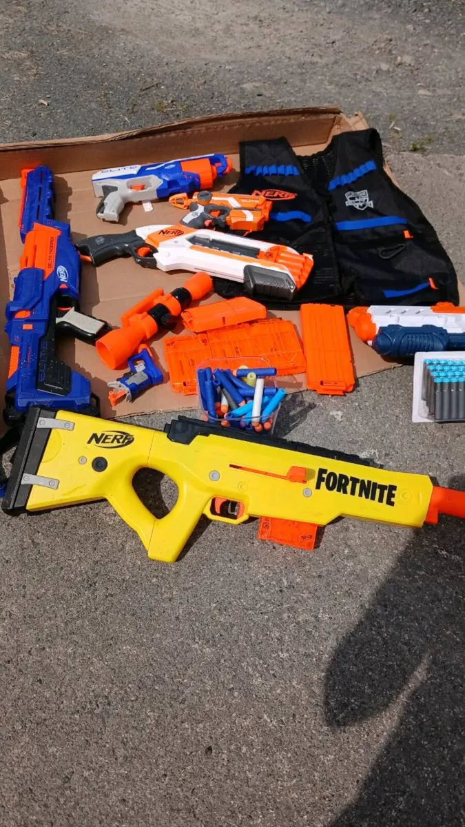 Nerf guns with accessories - Image 1