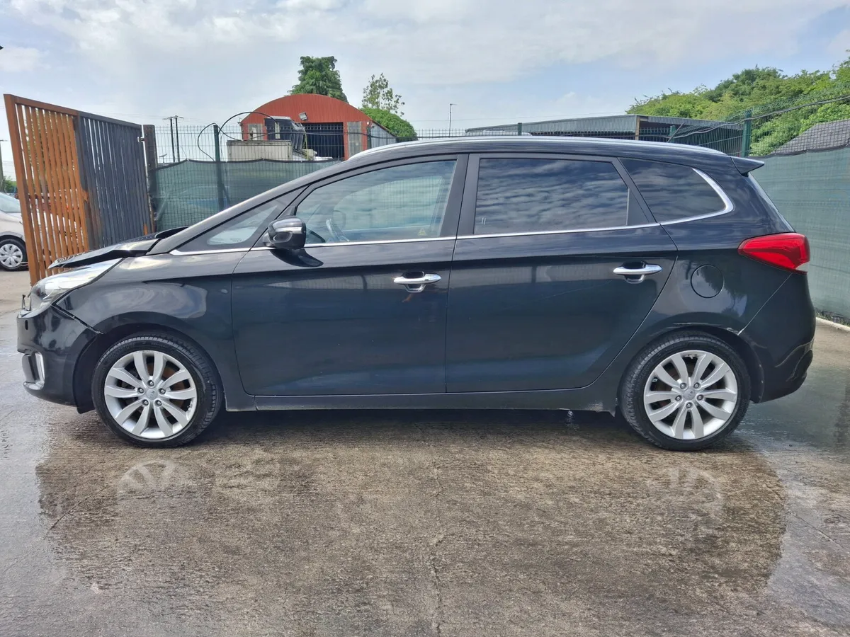 172 Kia Carens  Platinum  7 seater  Full leather - Image 1