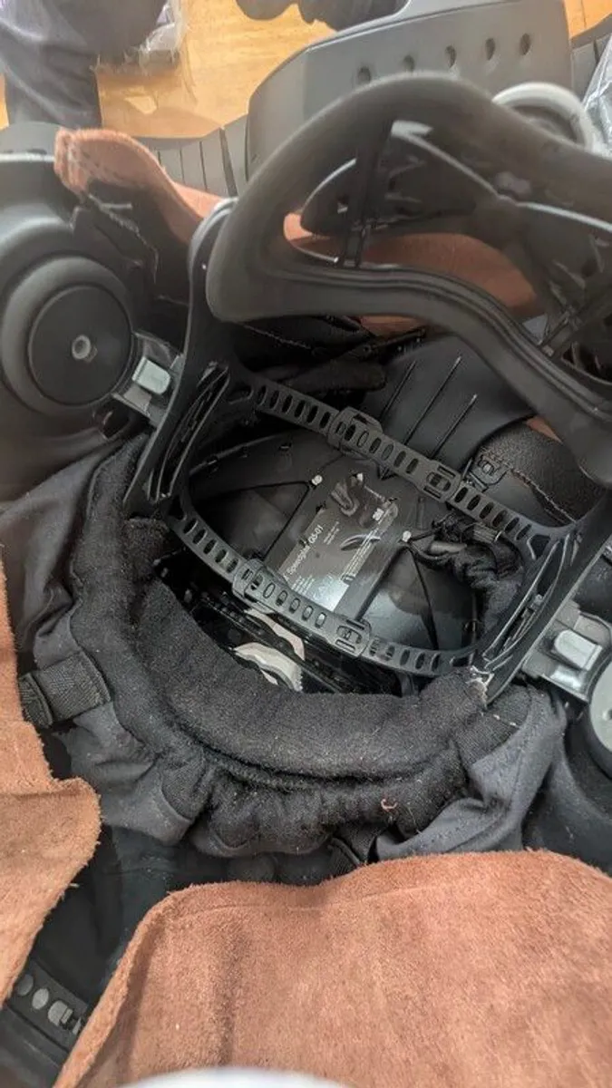 welding helmet - Image 2