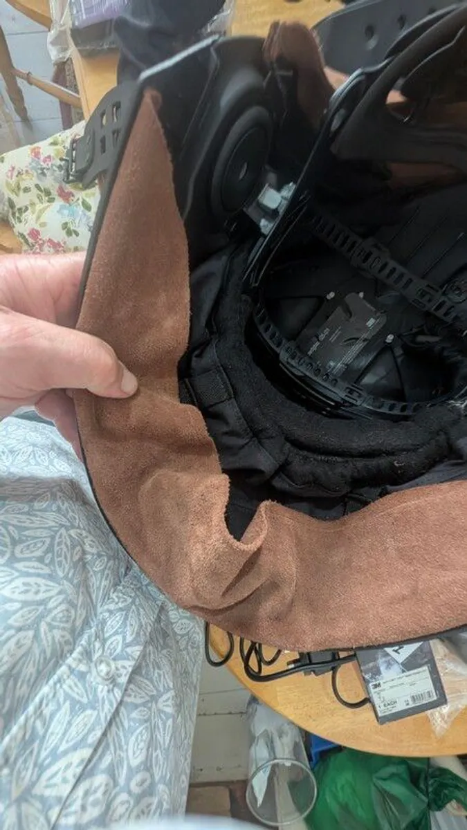 welding helmet - Image 4