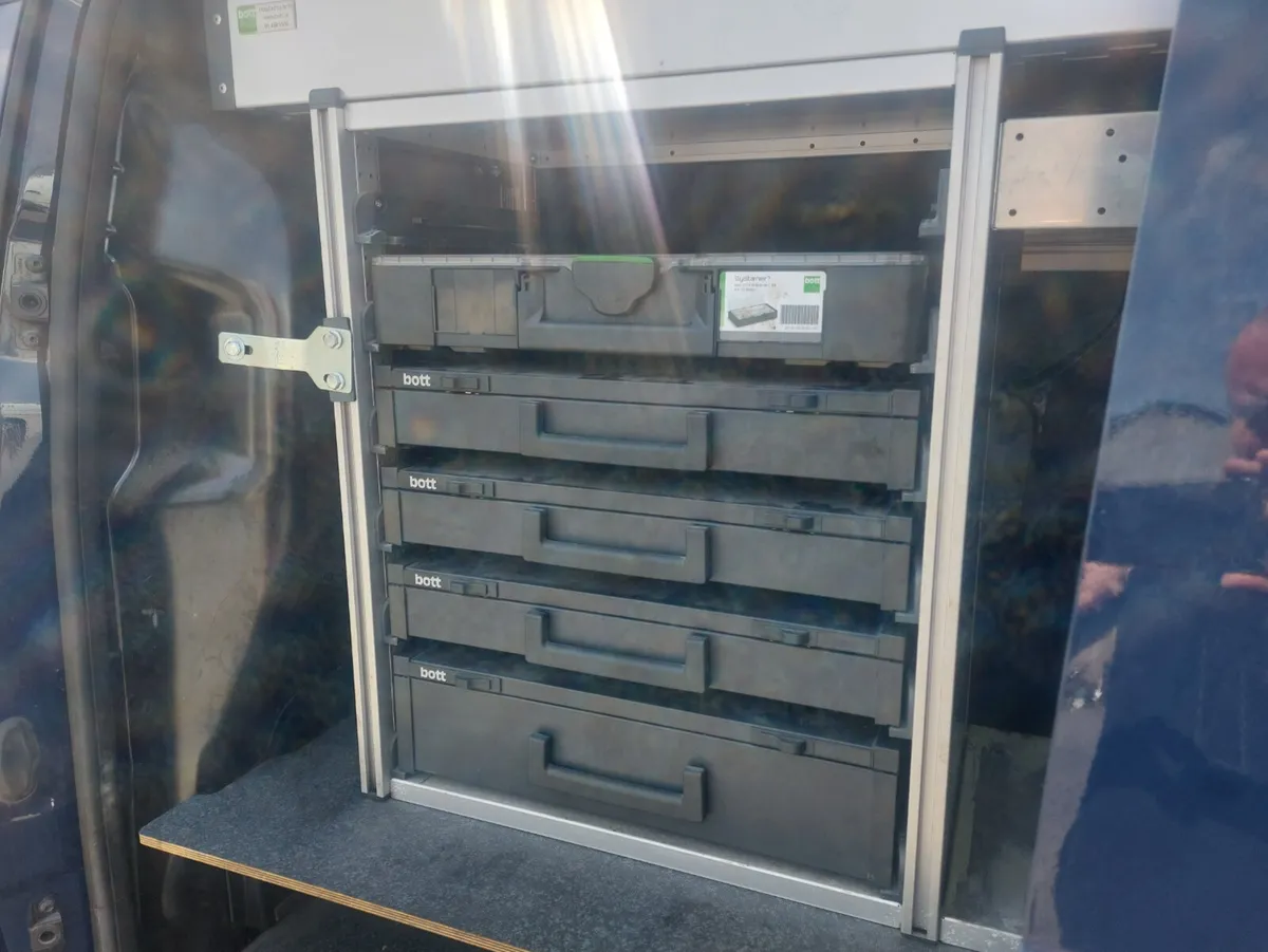 BOTT VAN SHELVING - Image 2