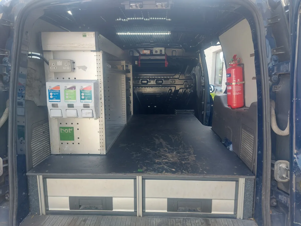 BOTT VAN SHELVING - Image 1