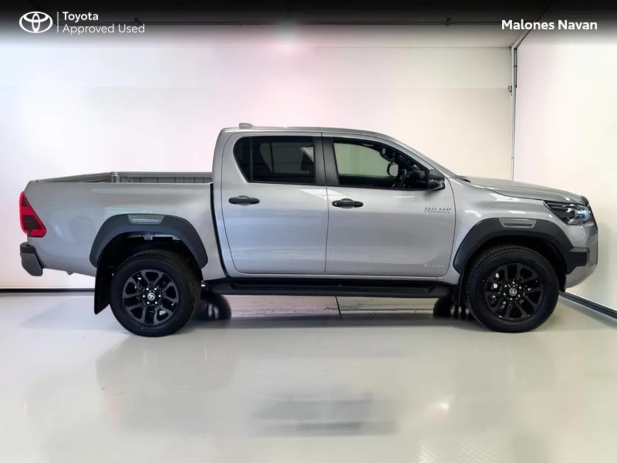 Toyota Hilux Hilux 2.8 MHEV Invincible€51,200 Plus - Image 3
