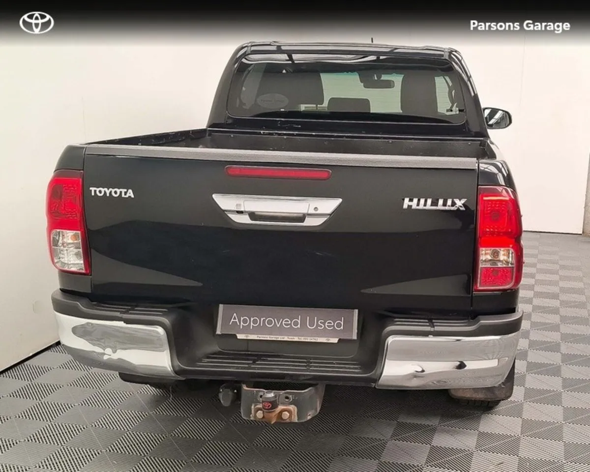 Toyota Hilux 2.8 D/CAB SR5 AUTO 2DR A 4DR - Image 4