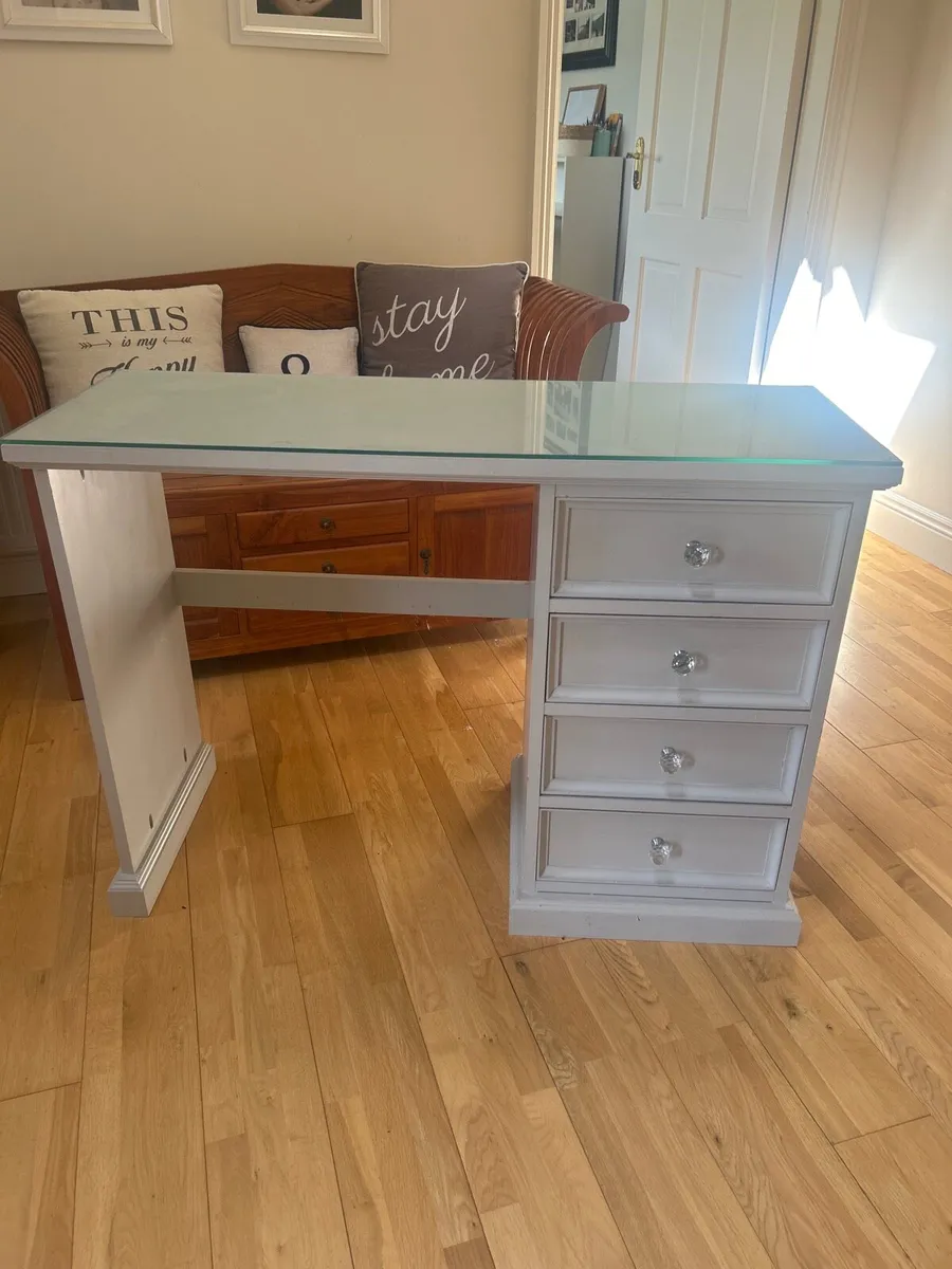 Dressing table - Image 1