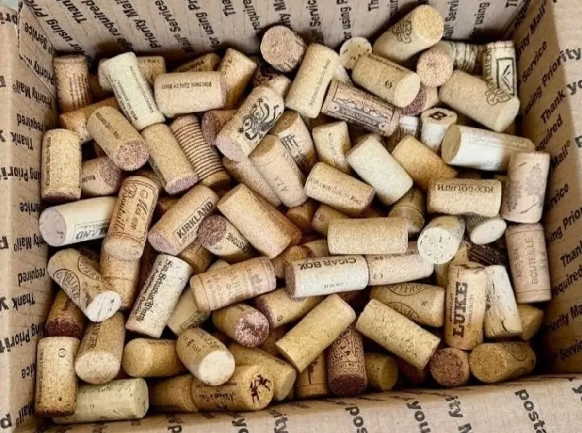 Corks (used).