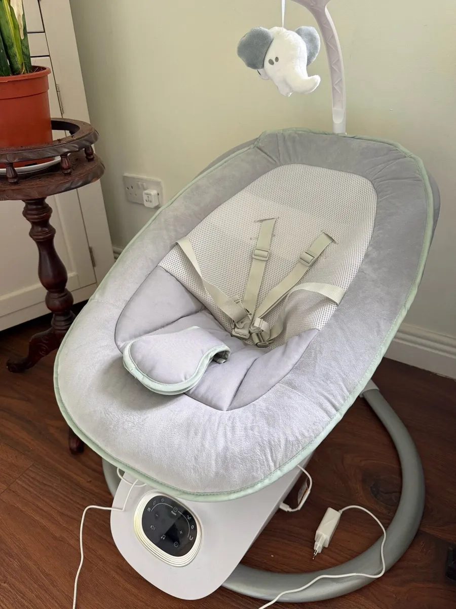 Momcozy CocoSway 3D motion electric swing 2026