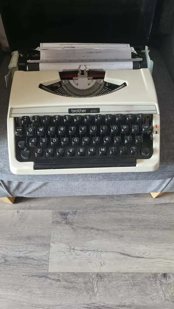 Anitique Brother 210 Typewriter 1970s - Image 2