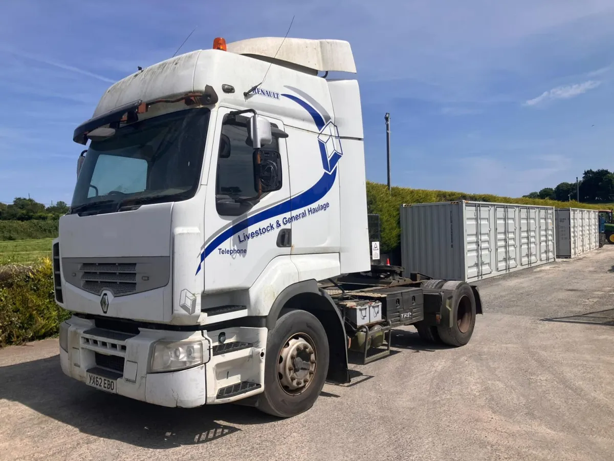 2012 Renault 4x2 Track Unit **Online Auction** - Image 1