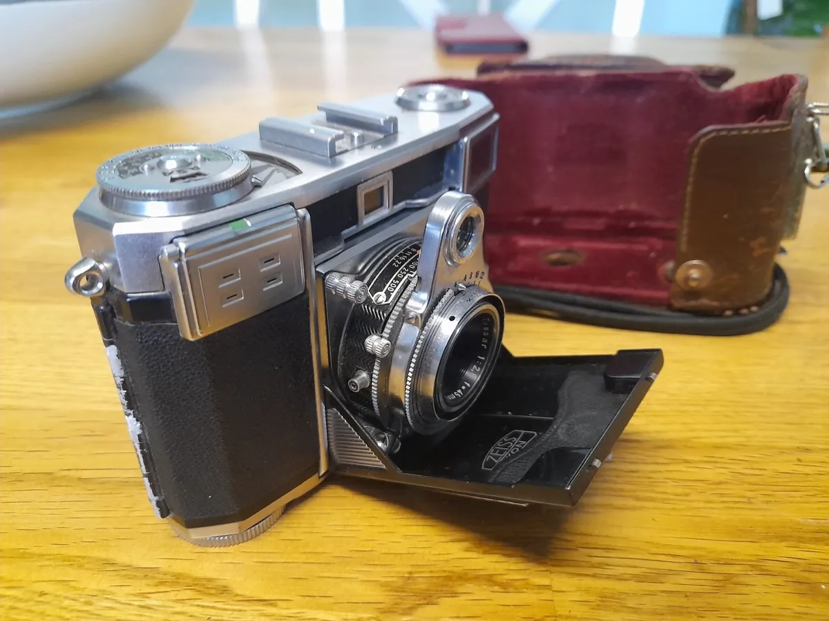 Old Zeiss Ikon Contessa Camera - Image 1