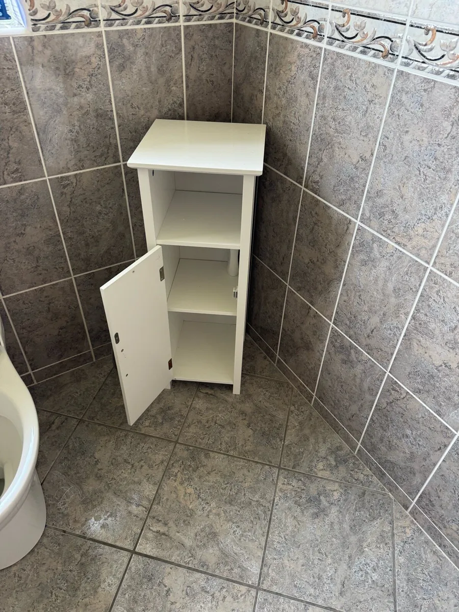 Bathroom unit - Image 2