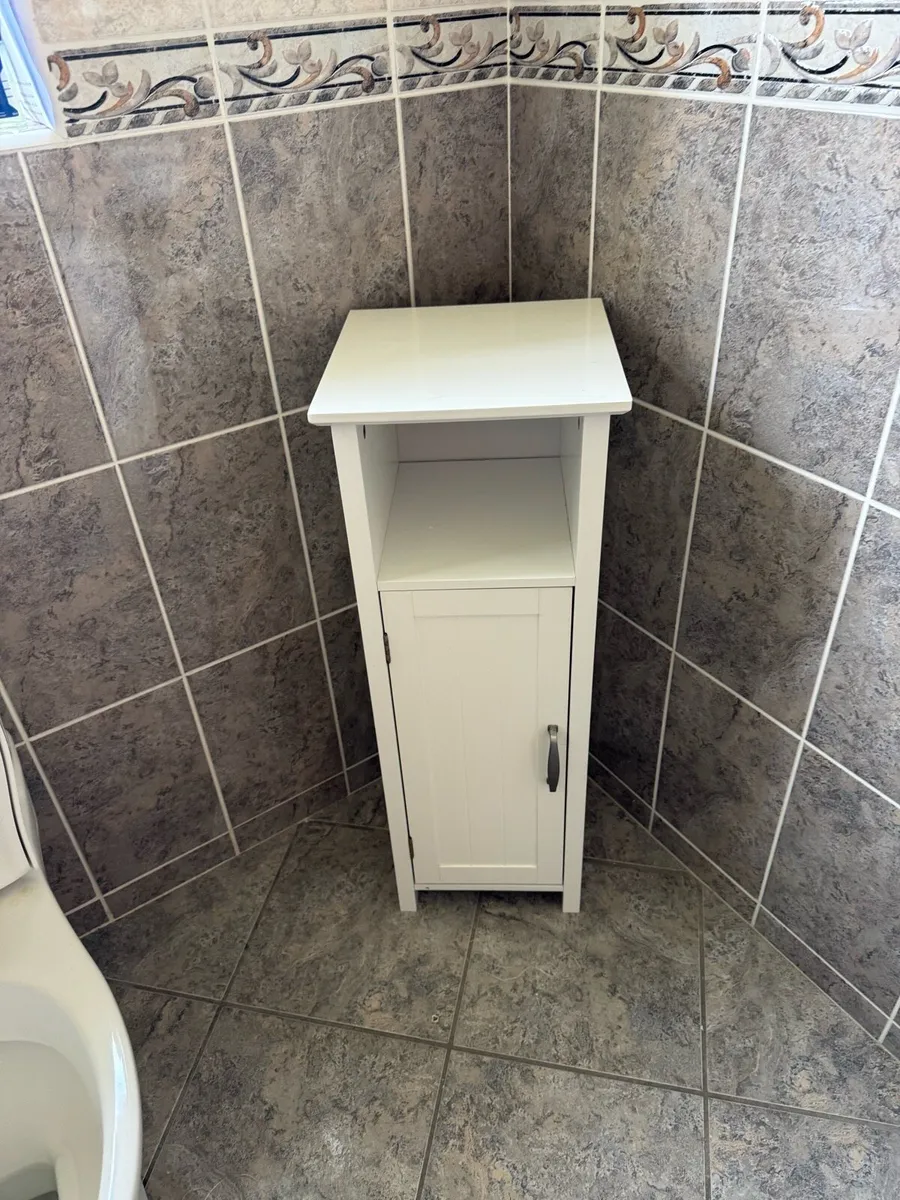 Bathroom unit - Image 1