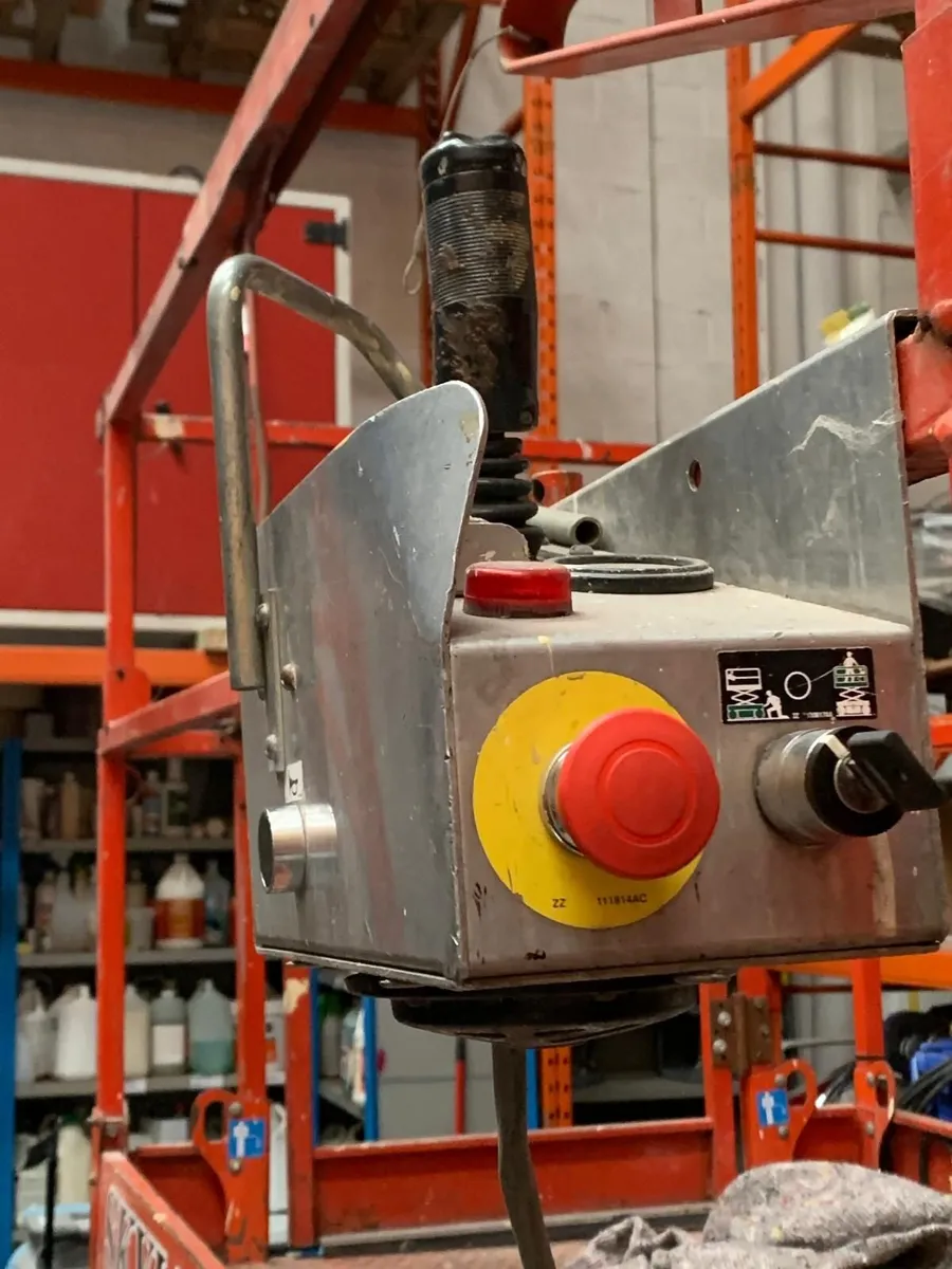 Scissor Lift For Sale - Image 3