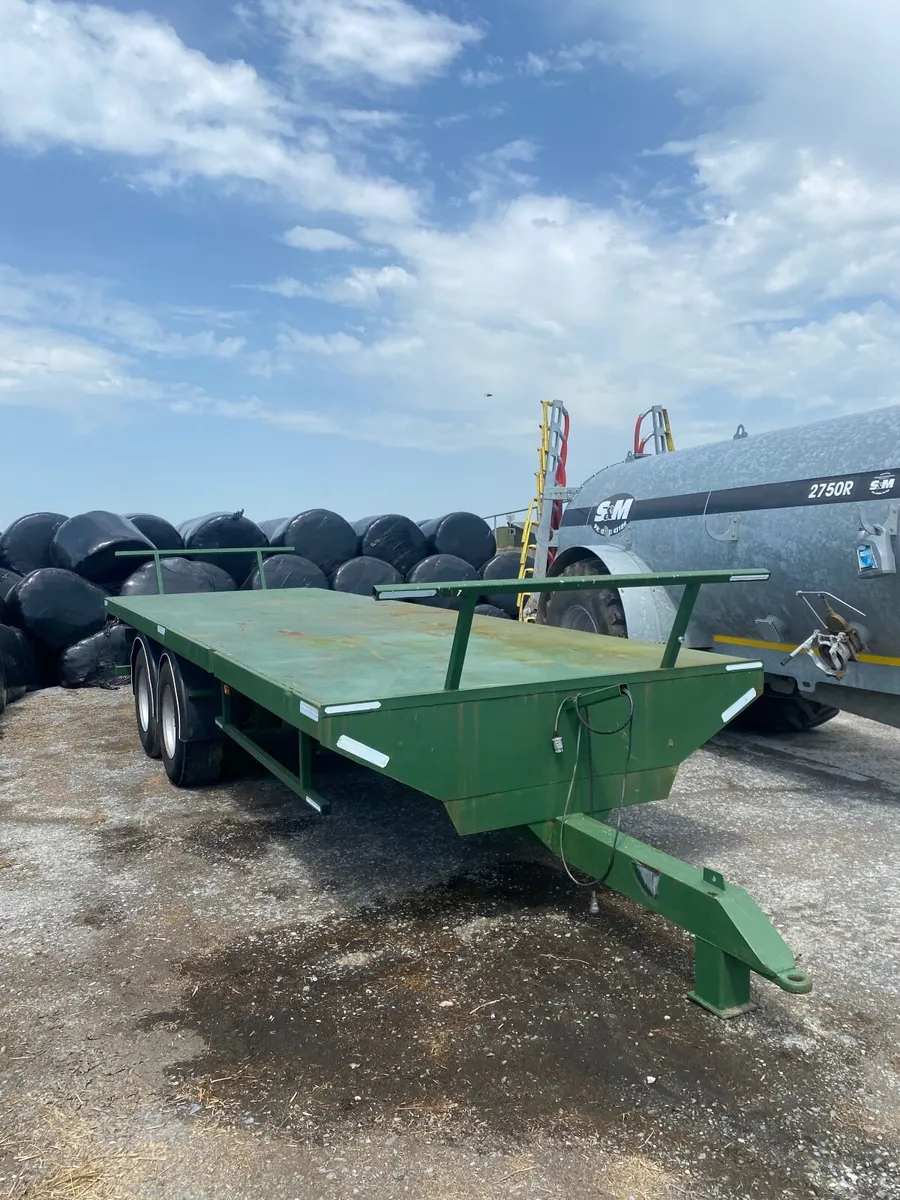 Bale trailer - Image 1