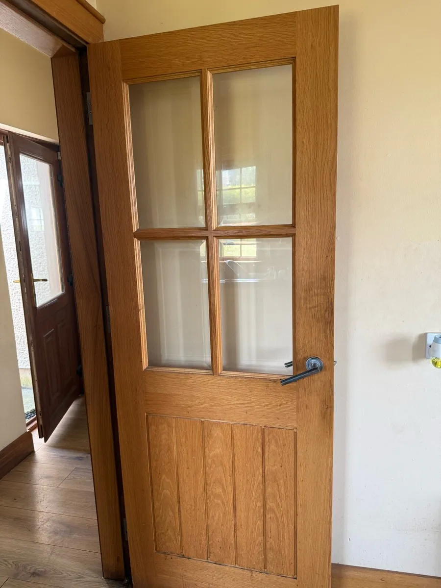 8 no Oak doors plus frames if needed - Image 3