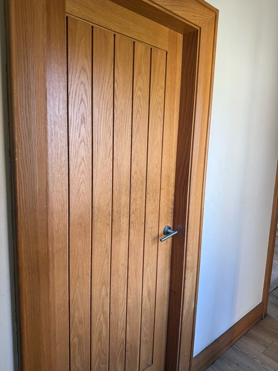 8 no Oak doors plus frames if needed - Image 2