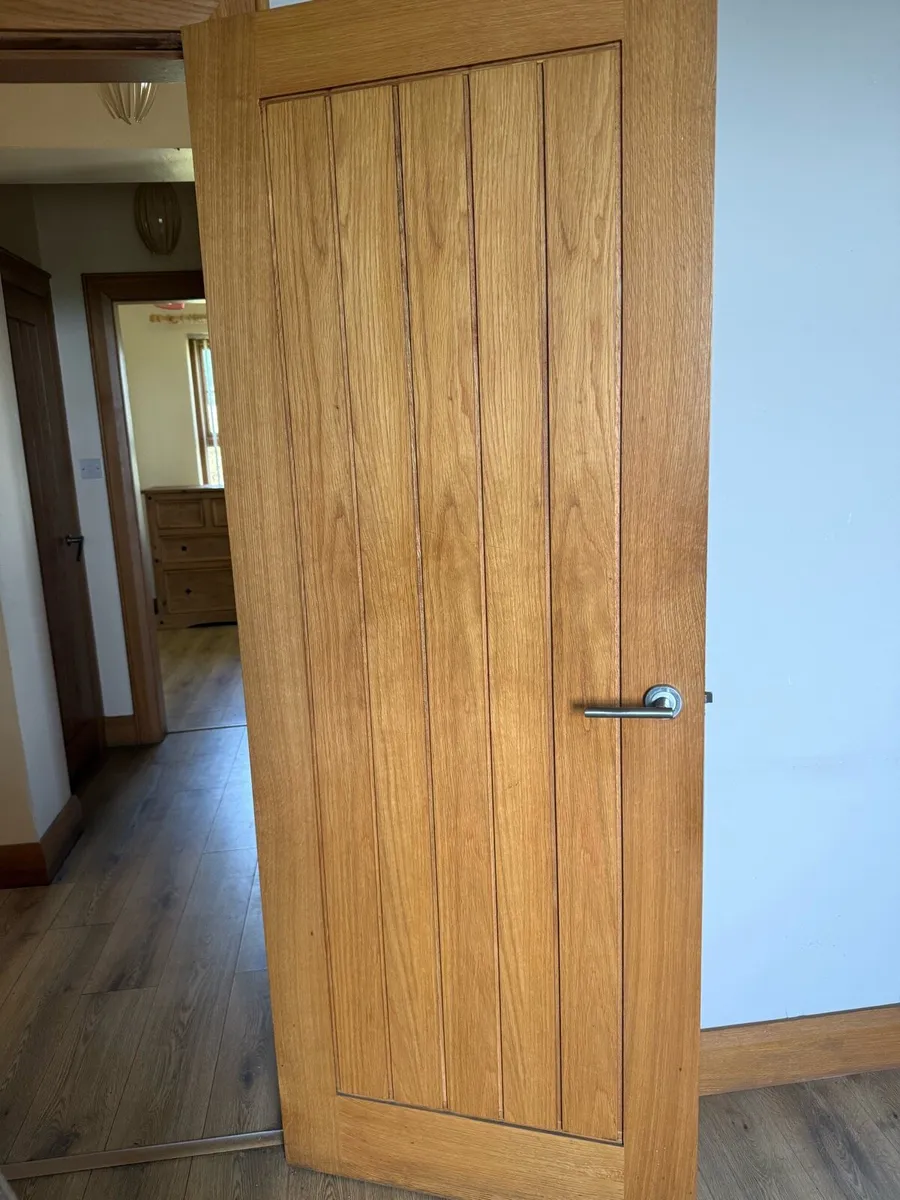 8 no Oak doors plus frames if needed - Image 1
