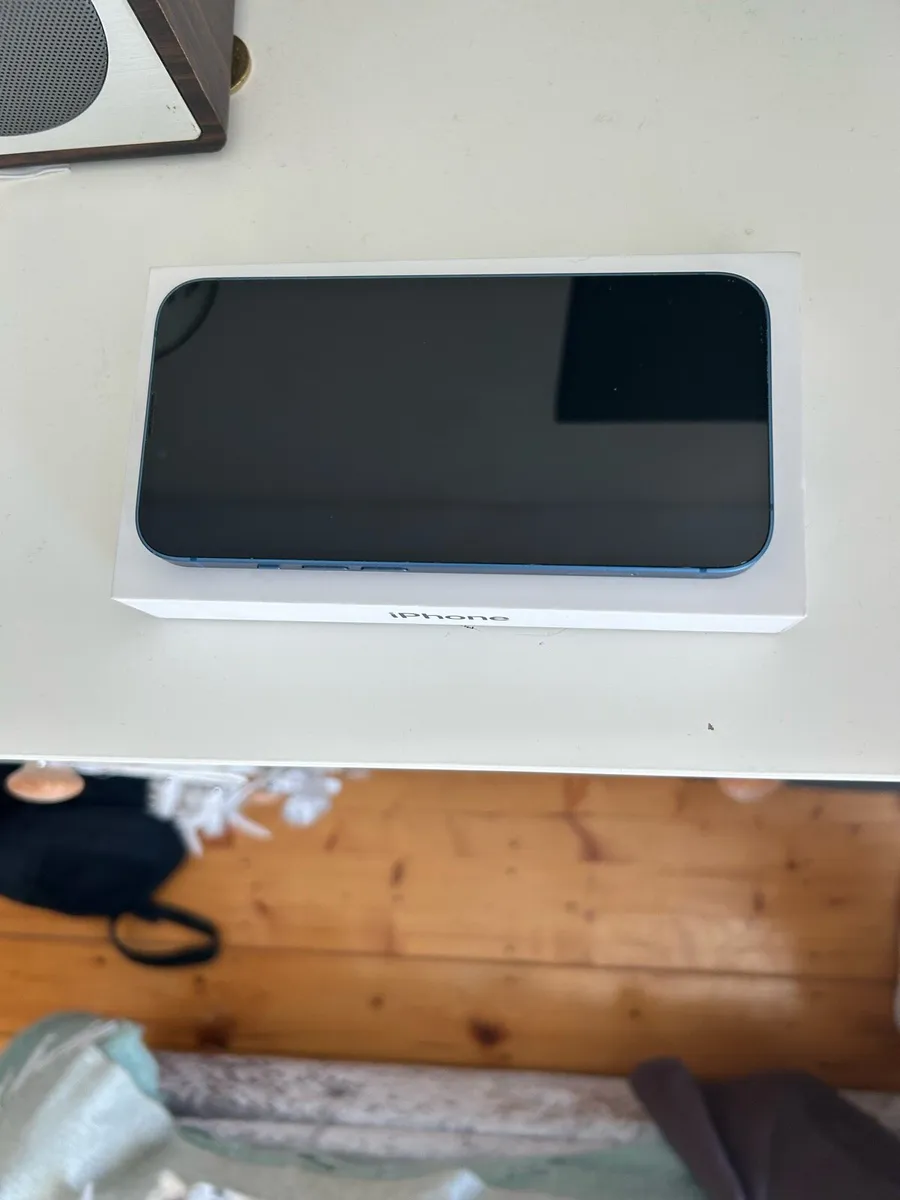 iPhone 13 - Image 2