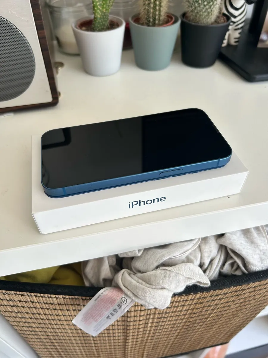 iPhone 13 - Image 4