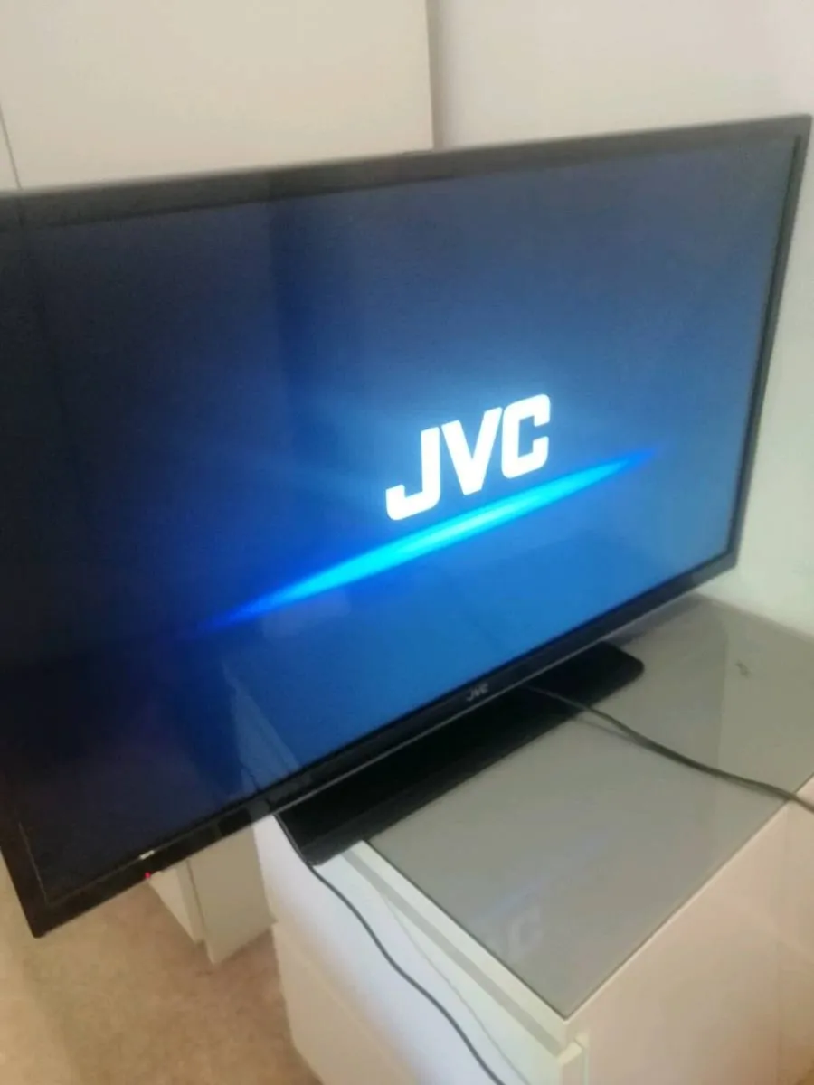 JVC 32 inch SMART tv - Image 2