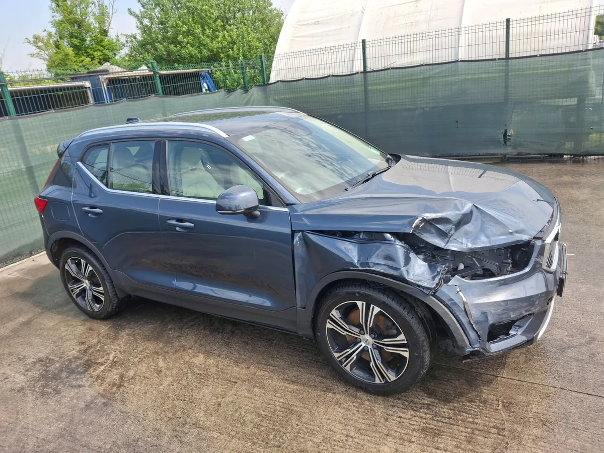 221 Volvo XC40  Phev T4 Inscription 1.5 Hybrid - Image 3