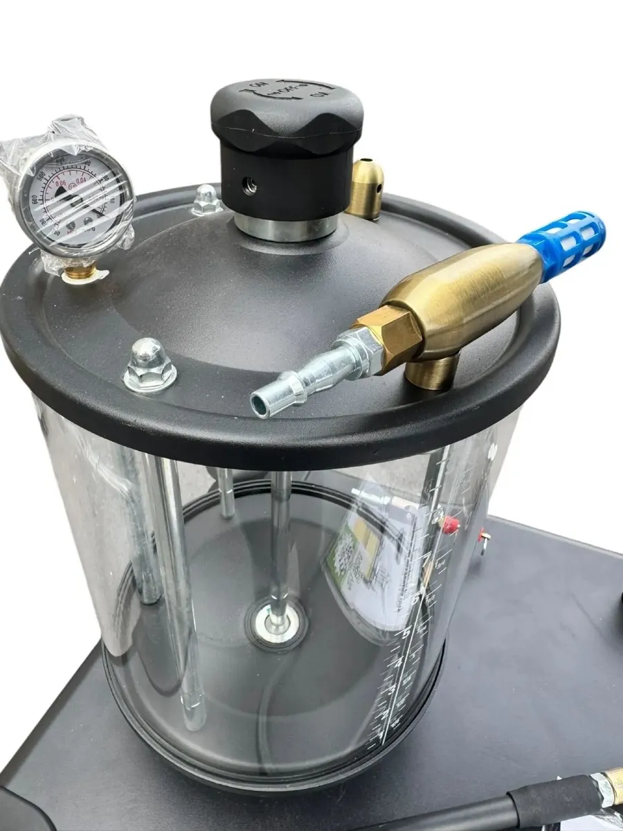 Pneumatic Oil Drainer & Extractor With Drawers - Image 3