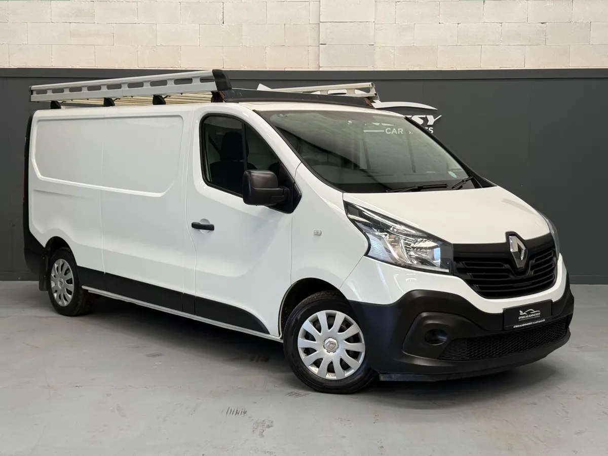 Renault Trafic 2019 LOW MILEAGE NEW CVRT - Image 1
