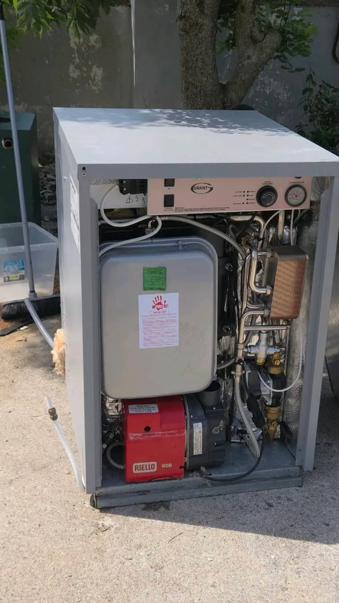 Grant vortex combi oil boiler (as new) - Image 1