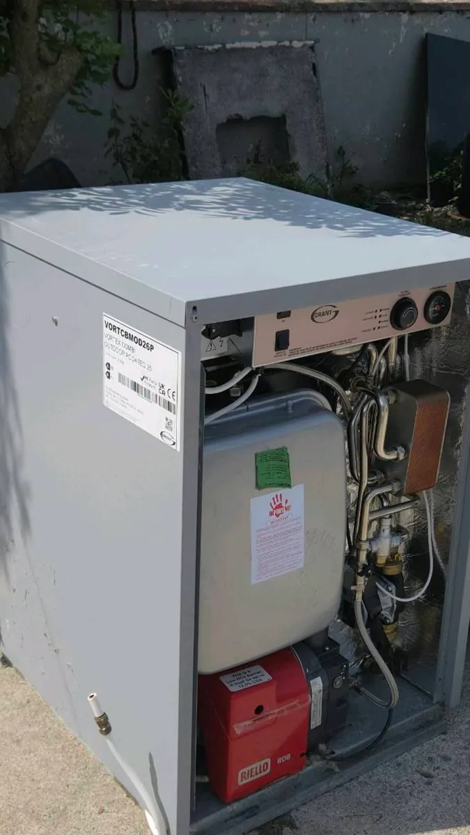Grant vortex combi oil boiler (as new) - Image 2