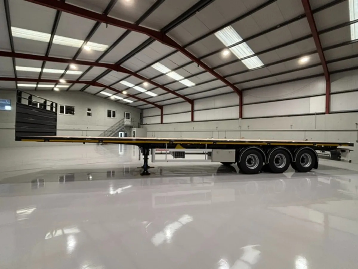NEW 2026 KASSBOHRER TRI-AXLE F  FLAT TRAILER - Image 4